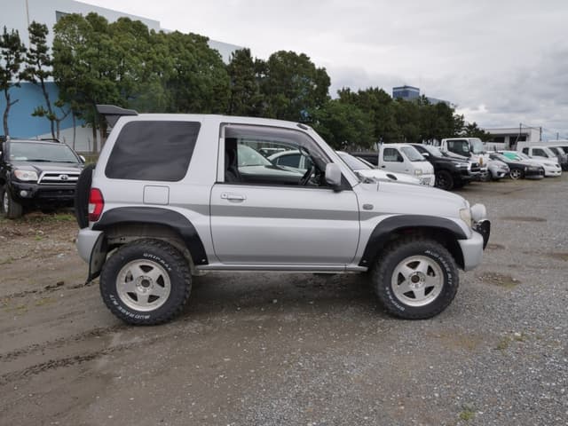 2001 Mitsubishi Pajero JDM car for sale — photo 4 of 25