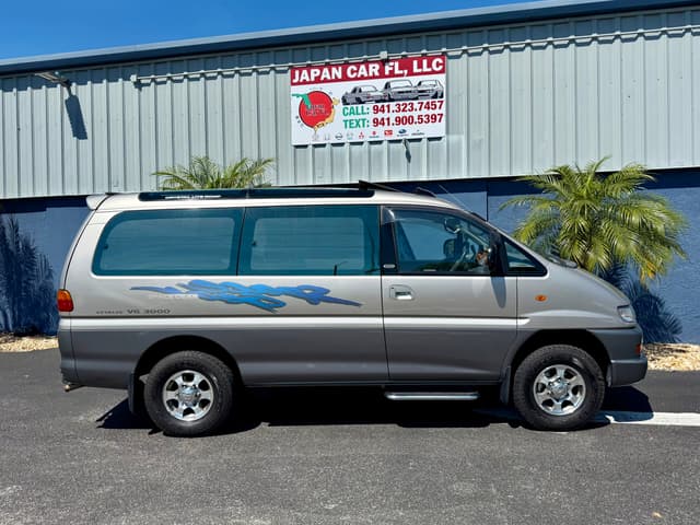 1998 Mitsubishi Delica JDM car for sale — photo 4 of 23