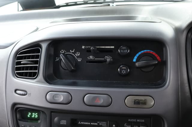 2000 Mitsubishi Delica JDM car for sale — photo 13 of 25