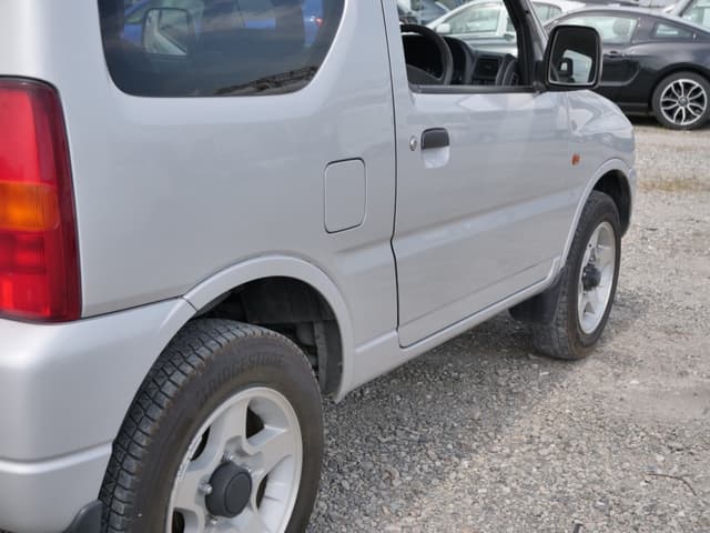 2001 Suzuki Jimny JDM car for sale — photo 17 of 25