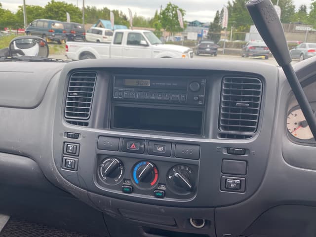 2007 Nissan Caravan JDM car for sale — photo 8 of 16