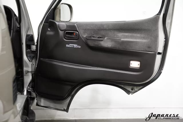 1995 Toyota HiAce JDM car for sale — photo 18 of 25