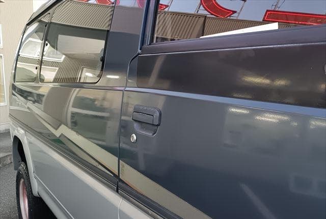 1993 Mitsubishi Delica JDM car for sale — photo 23 of 25