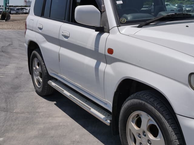 2001 Mitsubishi Pajero JDM car for sale — photo 10 of 25