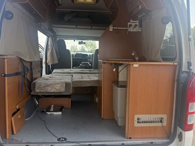 2005 Toyota HiAce JDM car for sale — photo 14 of 17