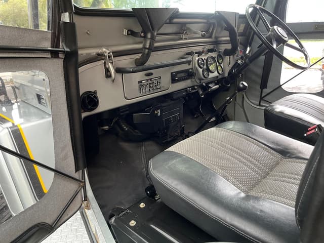 1997 Mitsubishi Jeep JDM car for sale — photo 12 of 16
