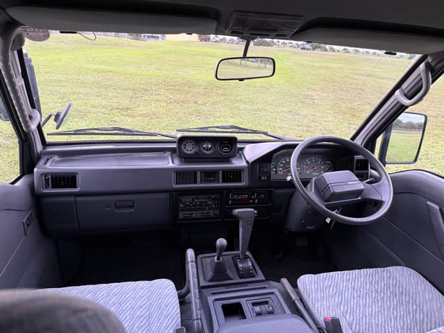 1996 Mitsubishi Delica JDM car for sale — photo 22 of 25