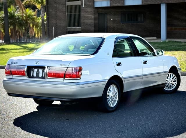 1999 Toyota Crown JDM car for sale — photo 7 of 25