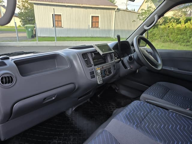 2001 Nissan Caravan JDM car for sale — photo 20 of 25