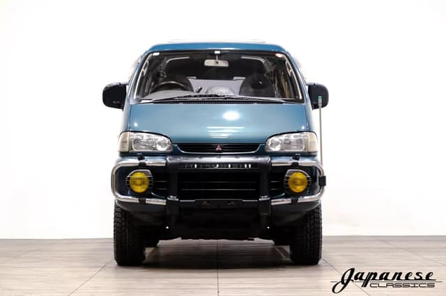 1994 Mitsubishi Delica JDM car for sale — photo 2 of 25