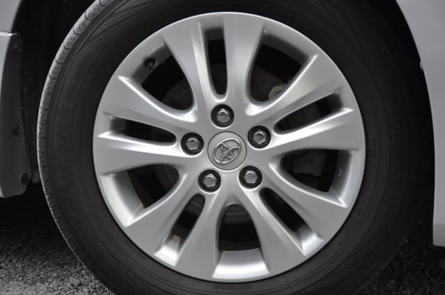 2010 Toyota Voxy JDM car for sale — photo 2 of 25