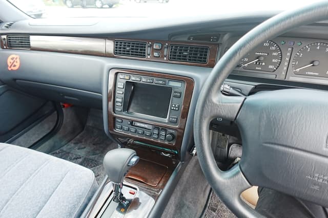 1995 Toyota Crown JDM car for sale — photo 13 of 15
