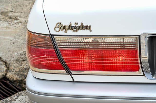 1999 Toyota Crown JDM car for sale — photo 11 of 22