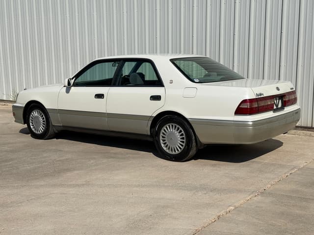1996 Toyota Crown JDM car for sale — photo 4 of 20