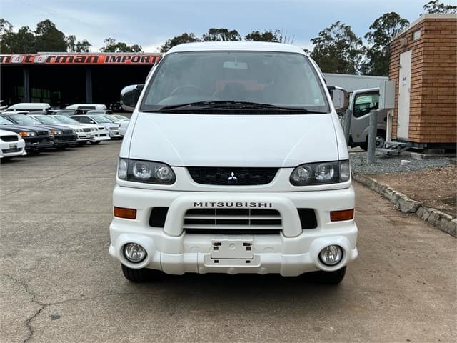 2004 Mitsubishi Delica JDM car for sale — photo 2 of 10