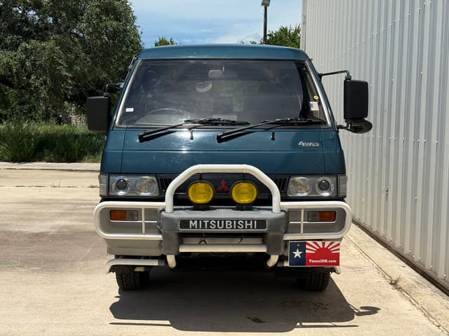 1990 Mitsubishi Delica JDM car for sale — photo 7 of 20