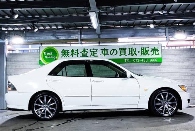 2002 Toyota Altezza JDM car for sale — photo 8 of 25