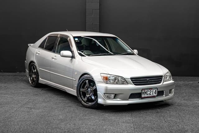 1999 Toyota Altezza JDM car for sale — photo 9 of 16