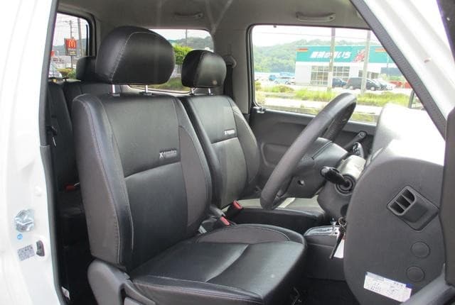 2010 Suzuki Jimny JDM car for sale — photo 12 of 25