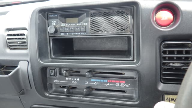 2005 Daihatsu Hijet JDM car for sale — photo 12 of 16