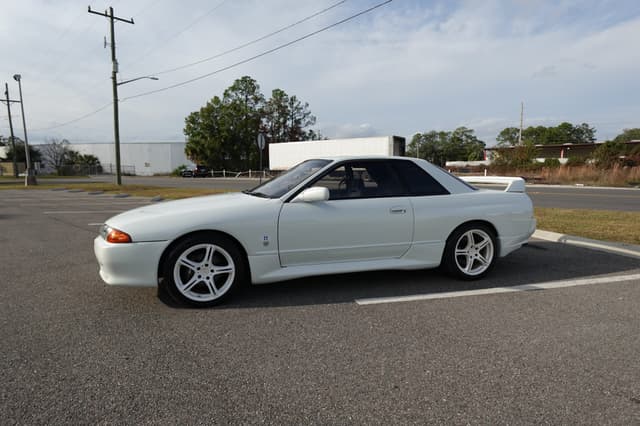1990 Nissan Skyline JDM car for sale — photo 13 of 18