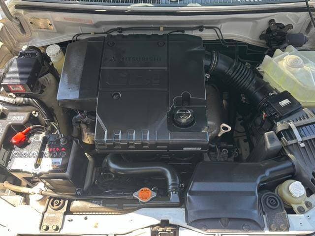 2001 Mitsubishi Pajero JDM car for sale — photo 13 of 14
