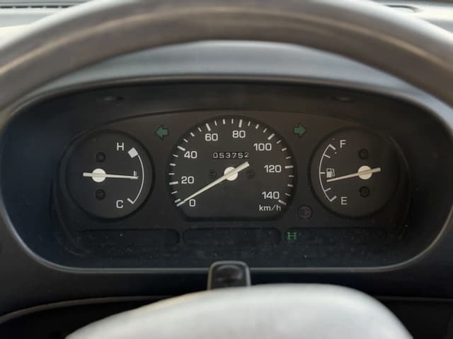 1998 Daihatsu Hijet JDM car for sale — photo 10 of 12