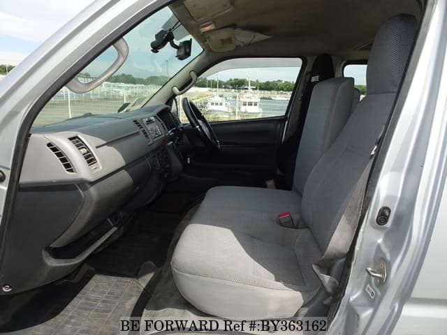 2005 Toyota HiAce JDM car for sale — photo 18 of 25