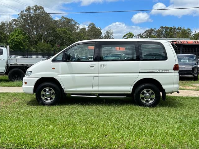 2001 Mitsubishi Delica JDM car for sale — photo 9 of 10