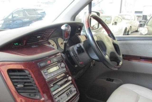 2002 Nissan Elgrand JDM car for sale — photo 15 of 21