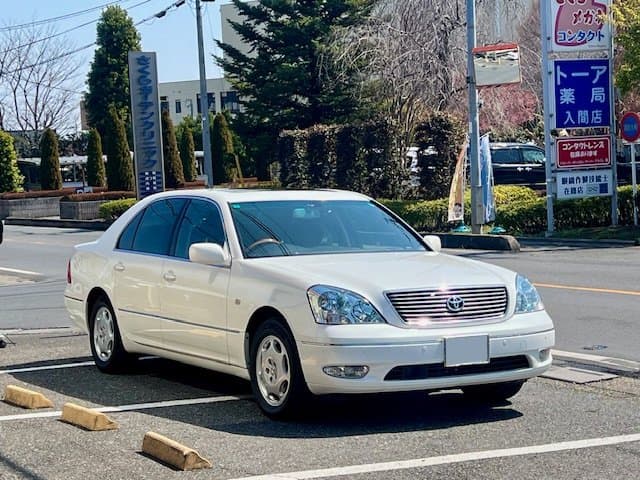 2001 Toyota Celsior JDM car for sale — photo 4 of 25