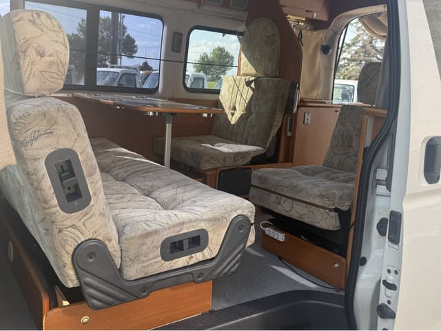 2005 Toyota HiAce JDM car for sale — photo 9 of 17