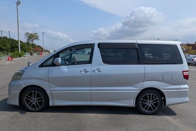 2005 Toyota Alphard JDM car for sale — photo 2 of 25