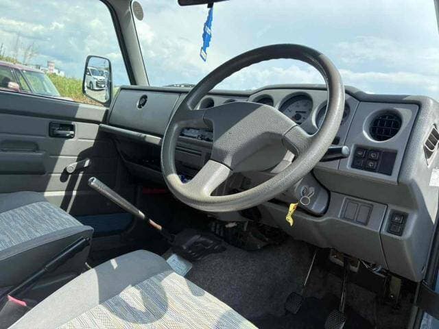 1998 Suzuki Jimny JDM car for sale — photo 10 of 19