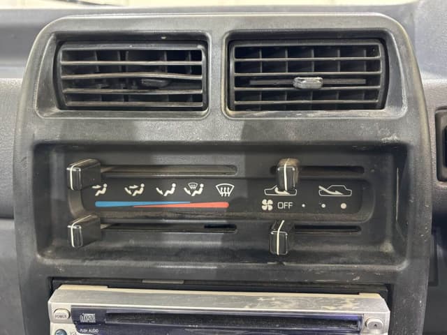 1998 Mitsubishi Minicab JDM car for sale — photo 10 of 25