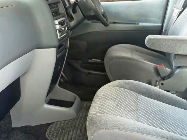 1996 Toyota Granvia JDM car for sale — photo 18 of 25