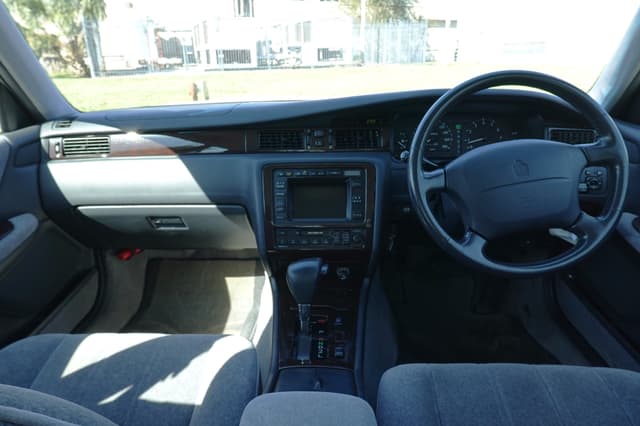 1997 Toyota Crown JDM car for sale — photo 12 of 16