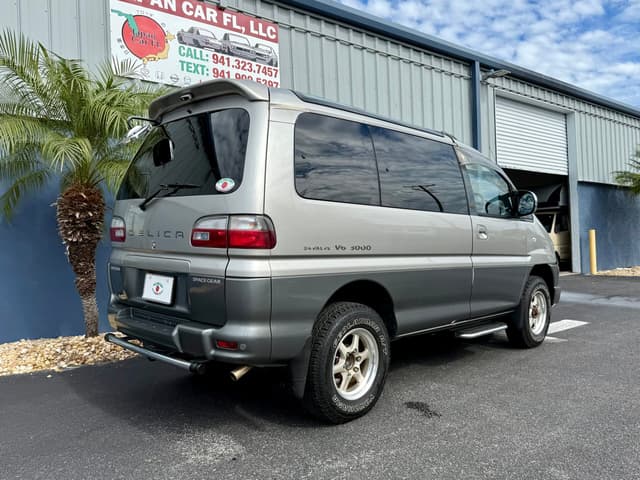 2000 Mitsubishi Delica JDM car for sale — photo 8 of 23