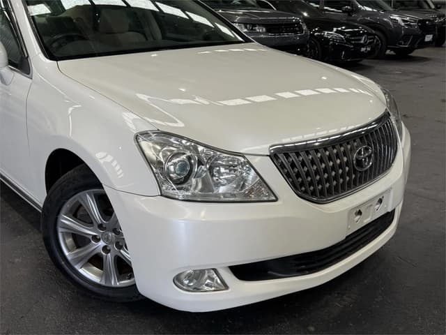 2010 Toyota Crown JDM car for sale — photo 4 of 21
