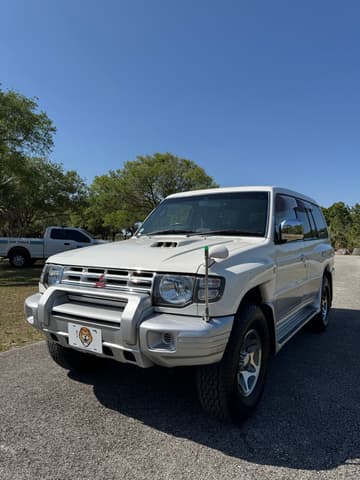 1997 Mitsubishi Pajero JDM car for sale — photo 2 of 24