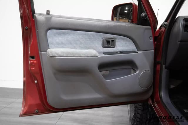 1996 Toyota Hilux Surf JDM car for sale — photo 17 of 25