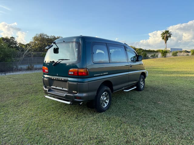 1996 Mitsubishi Delica JDM car for sale — photo 20 of 24