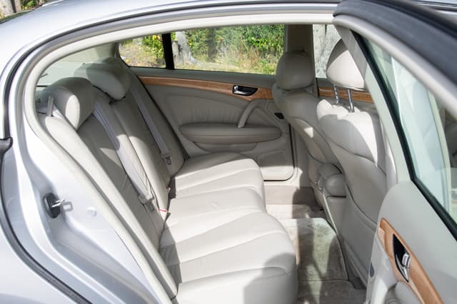2001 Nissan Cima JDM car for sale — photo 9 of 15