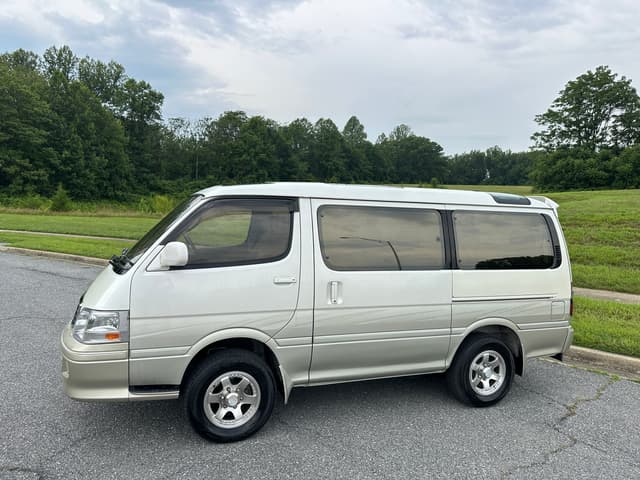1999 Toyota HiAce JDM car for sale — photo 9 of 20
