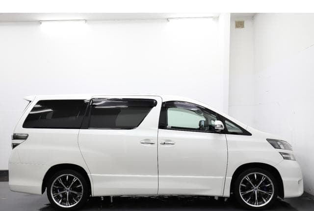 2010 Toyota Vellfire JDM car for sale — photo 24 of 25
