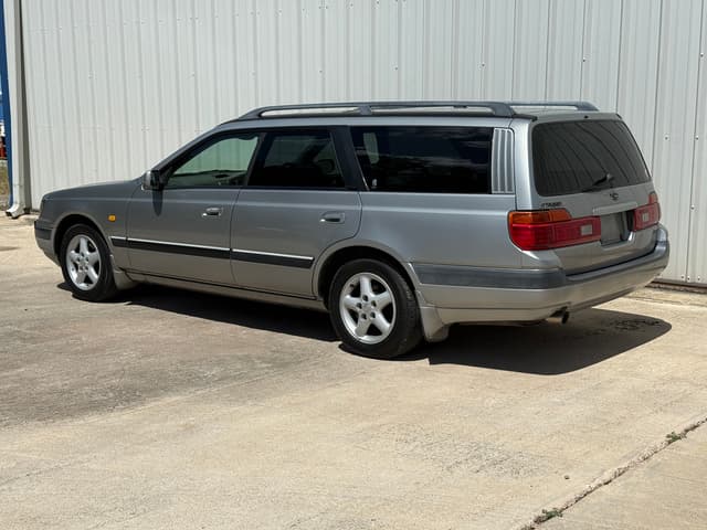1996 Nissan Stagea JDM car for sale — photo 4 of 21