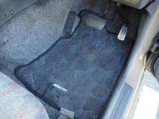 1999 Suzuki Jimny JDM car for sale — photo 13 of 20