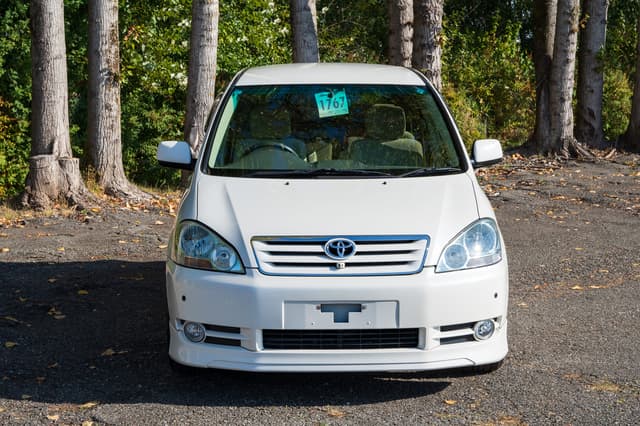2001 Toyota Ipsum JDM car for sale — photo 2 of 15