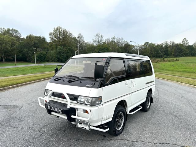 1991 Mitsubishi Delica JDM car for sale — photo 11 of 20