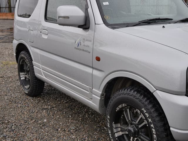 2002 Suzuki Jimny JDM car for sale — photo 10 of 25